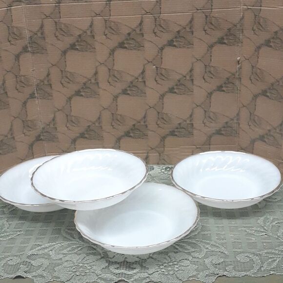4 pc. Anchor Hocking Suburbia Fire King Swirl Salad Bowls with Gold Trim - Picture 1 of 10